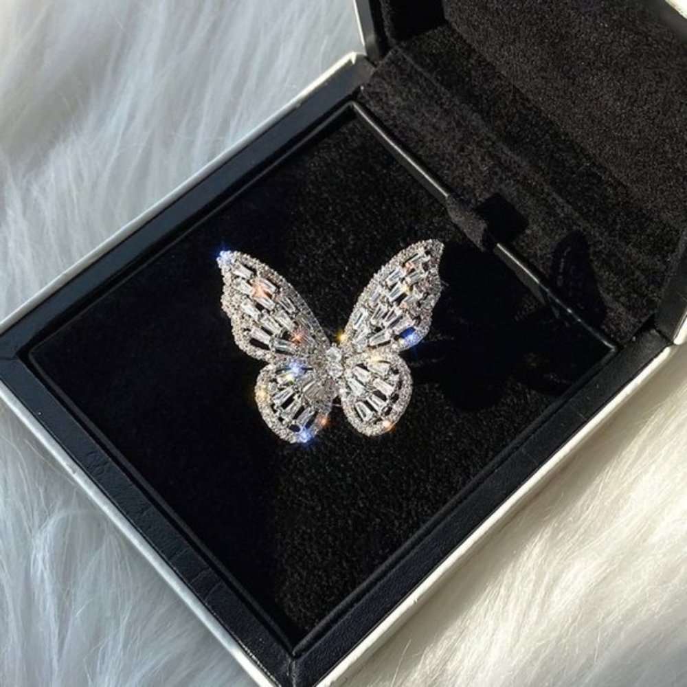 NEW 18k Huge White Gold Diamond Butterfly Ring - Picture 3 of 6